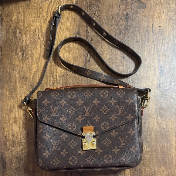 Louis Vuitton Handbags - Louis Vuitton Dark Brown Monogram Crossbody Bag